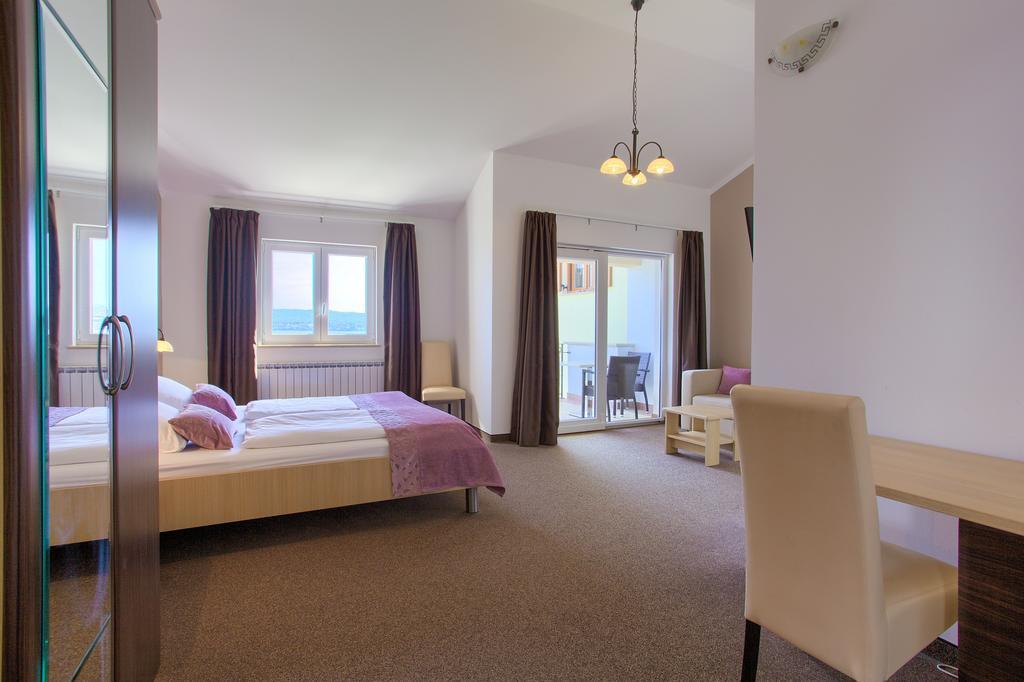 Hotel Villa Margaret Malinska Esterno foto