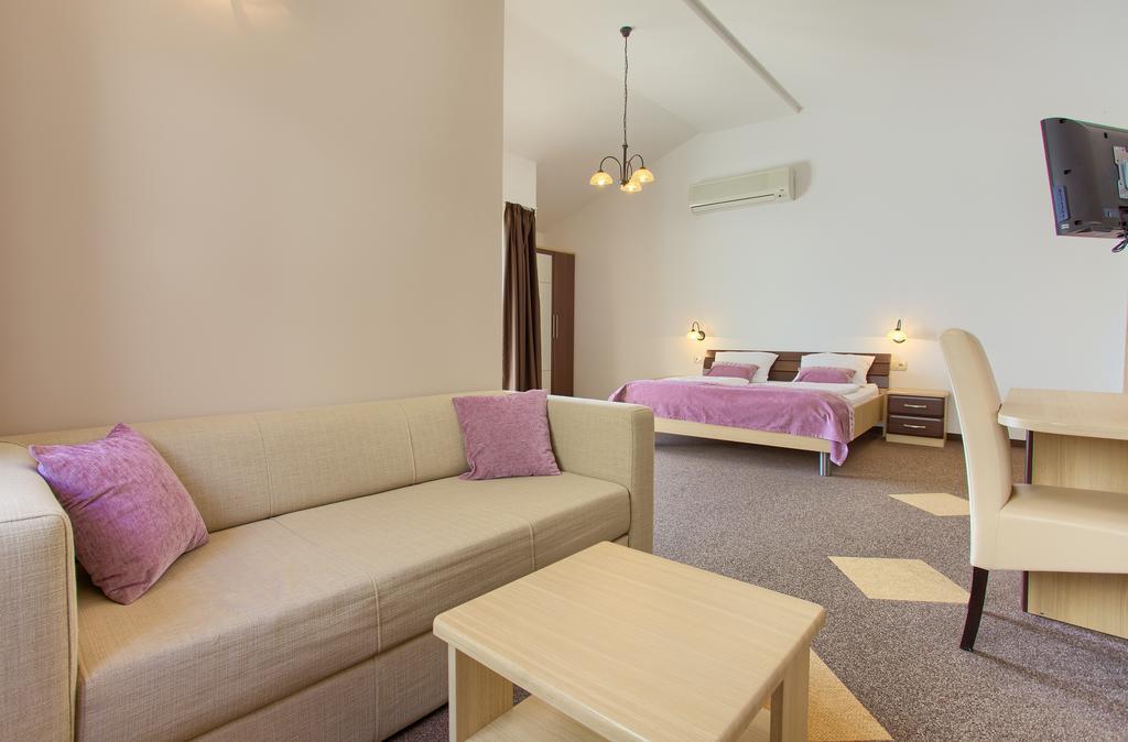 Hotel Villa Margaret Malinska Esterno foto