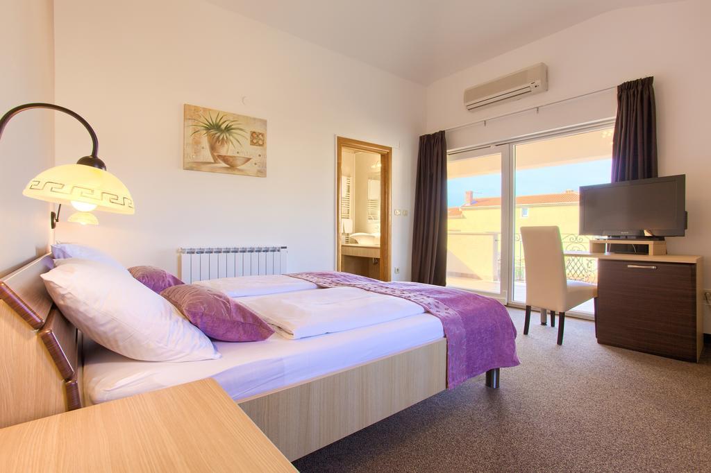 Hotel Villa Margaret Malinska Esterno foto