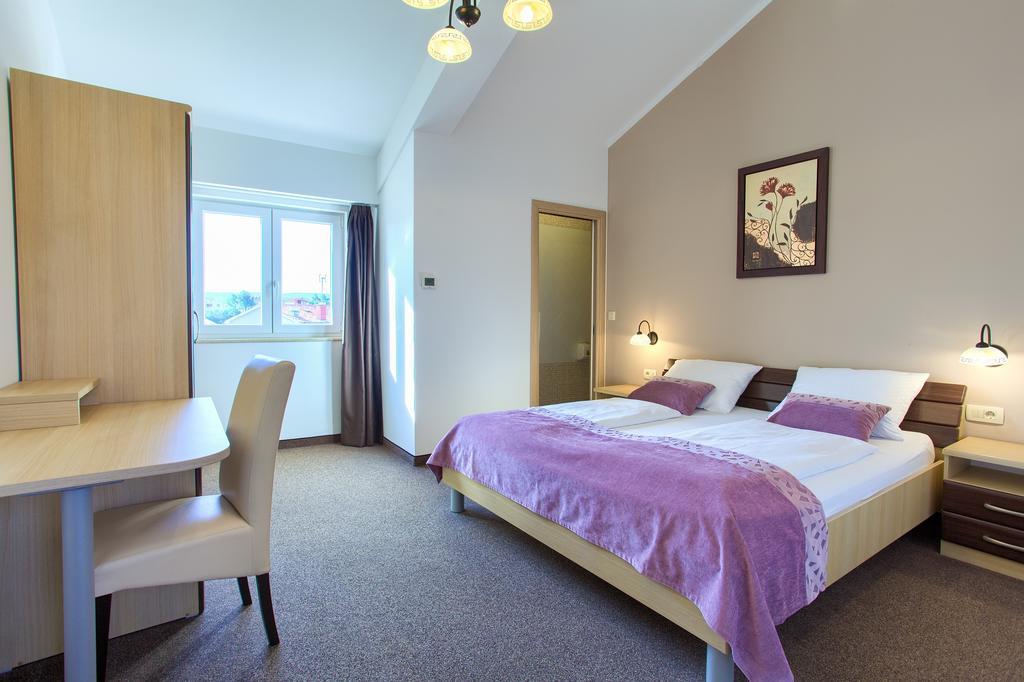 Hotel Villa Margaret Malinska Esterno foto